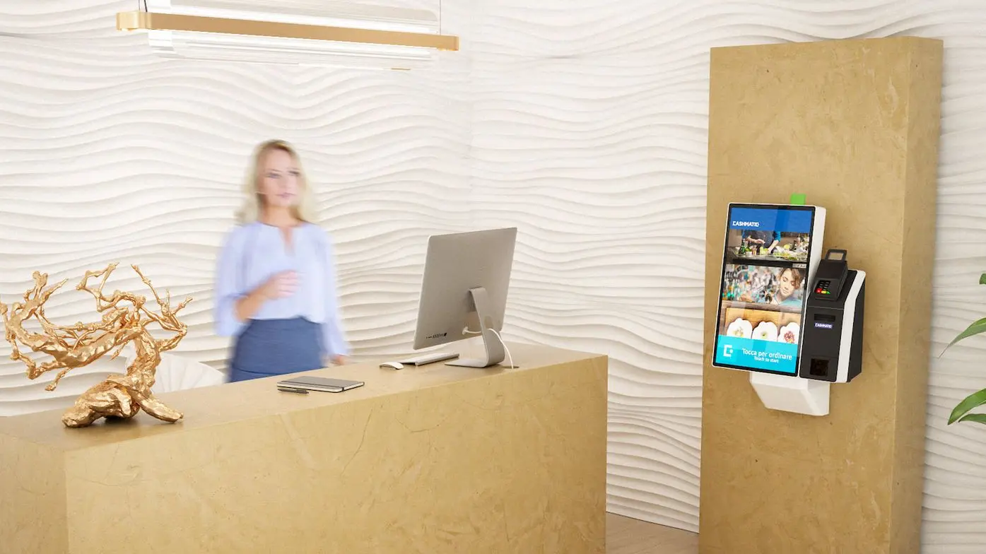 Plustech totem cashmatic per hotel nella reception
